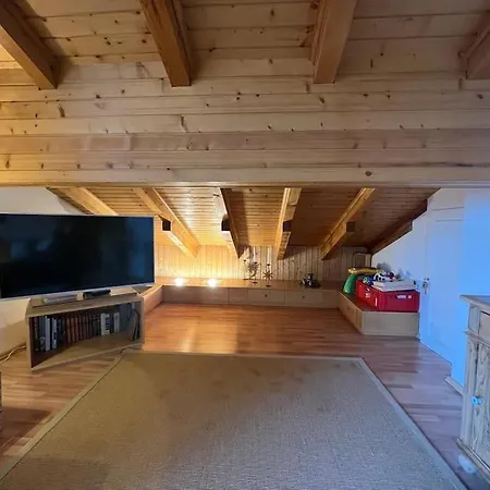 Attic Gem With Unbeatable Moubra View 克莱恩 蒙塔纳